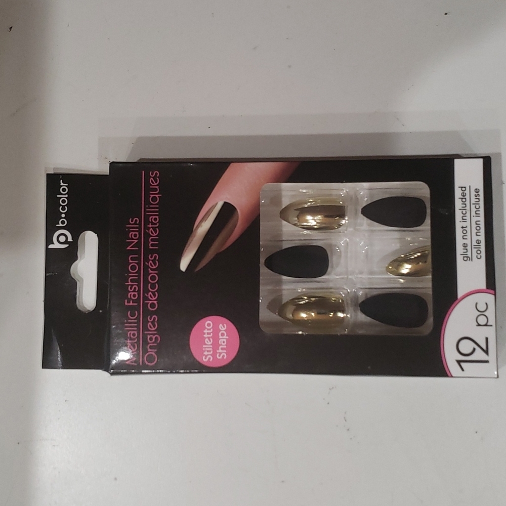 12 pc Metallic Nails 💅 Stilleto Shape